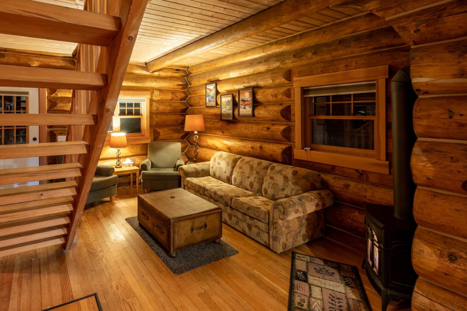 Columbia Cabin Moberly Lodge Golden